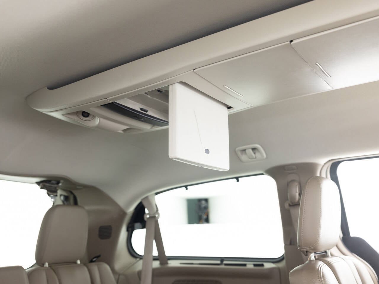 Used 2012 Chrysler Town & Country Touring-L w/ Entertainment Group #2 image 32
