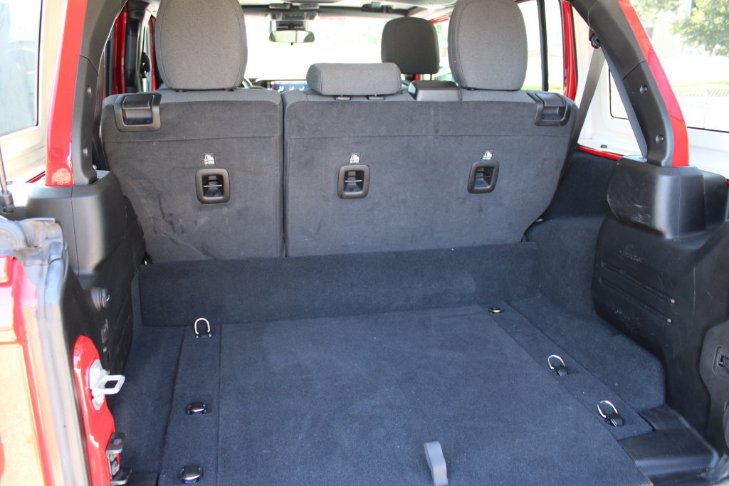 Used 2024 Jeep Wrangler Unlimited Sahara AWD/4WD image 29