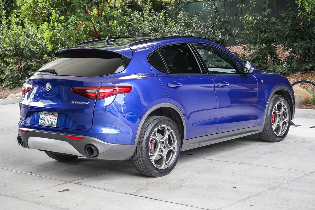 Used 2022 Alfa Romeo Stelvio Ti AWD/4WD image 6