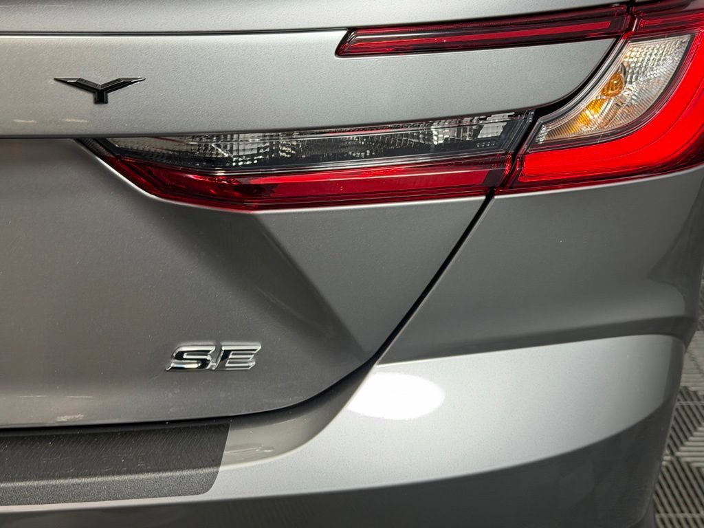 Used 2025 Toyota Camry SE w/ Convenience Package FWD image 13