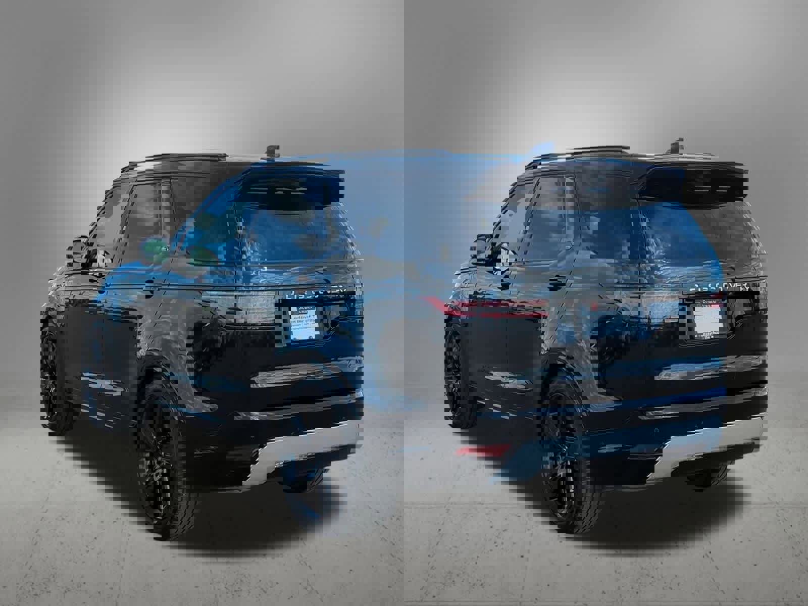 Used 2024 Land Rover Discovery Metropolitan Edition image 4