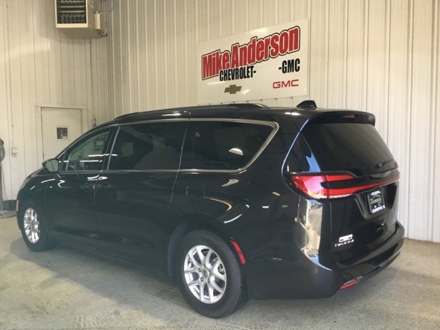Used 2022 Chrysler Pacifica Touring-L image 3