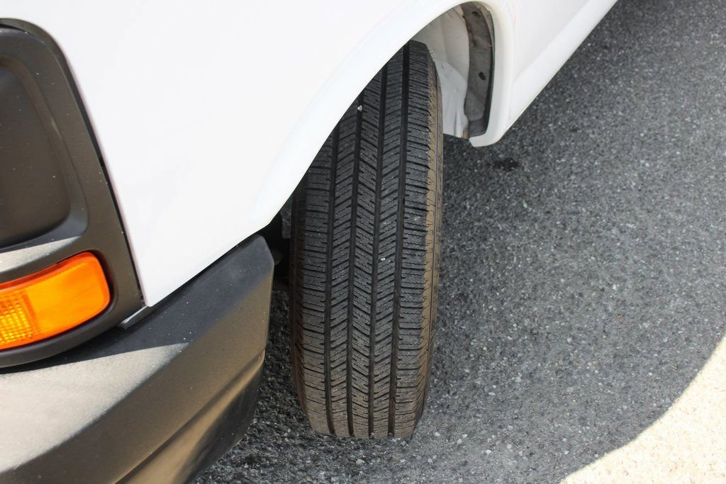 Used 2014 Chevrolet Express 2500 image 35