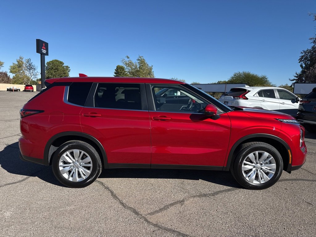 New 2025 Mitsubishi Outlander ES image 8