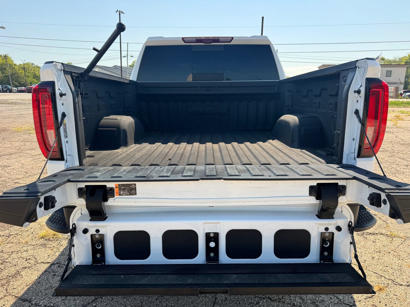 Used 2023 GMC Sierra 1500 AT4 w/ Technology Package AWD/4WD image 7