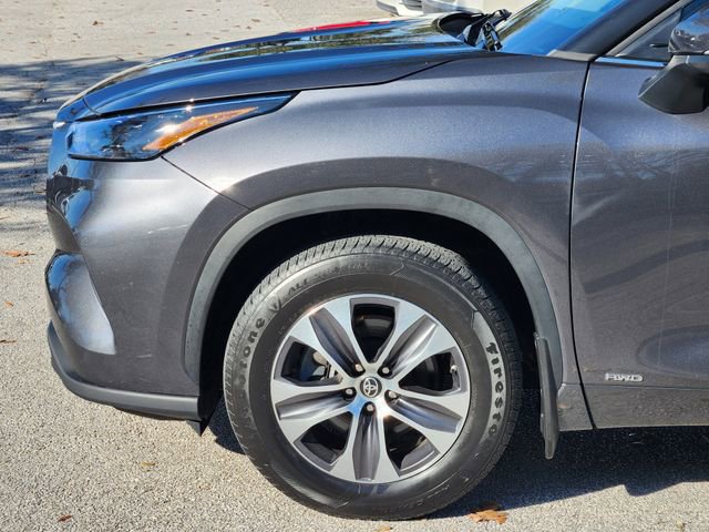 Used 2022 Toyota Highlander XLE AWD/4WD image 5