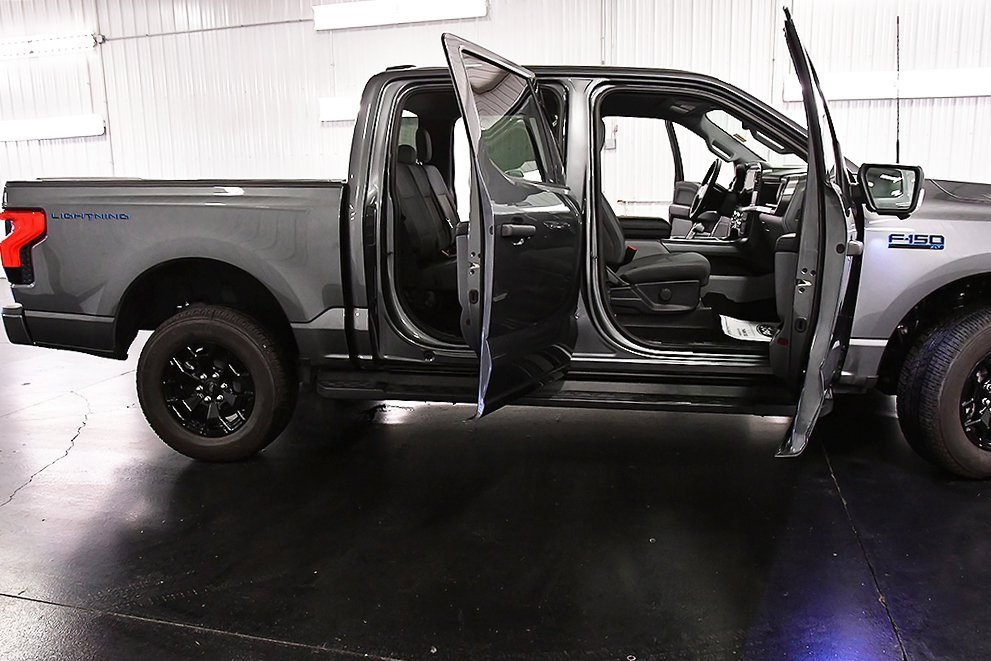 Used 2025 Ford F150 Lightning XLT image 36