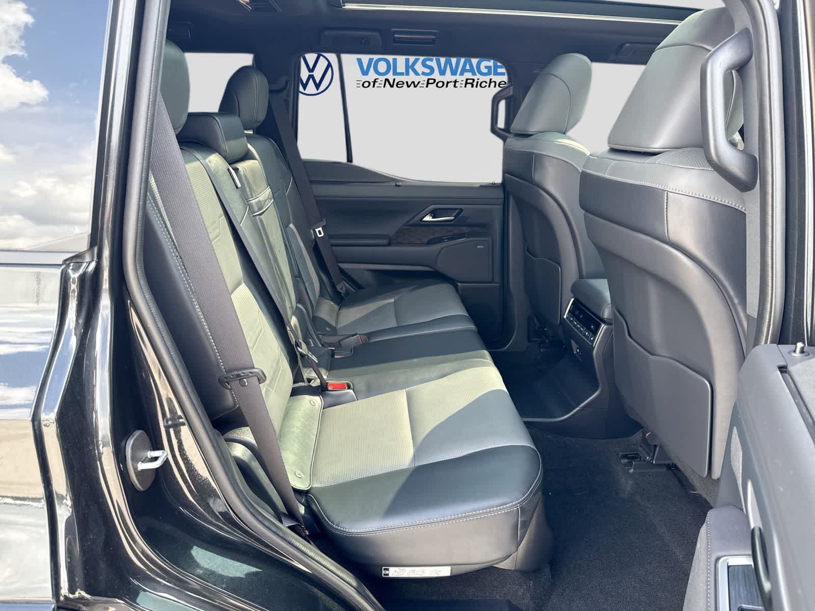 Used 2025 Lexus GX 550 w/ Accessory Package (2T) AWD/4WD image 27