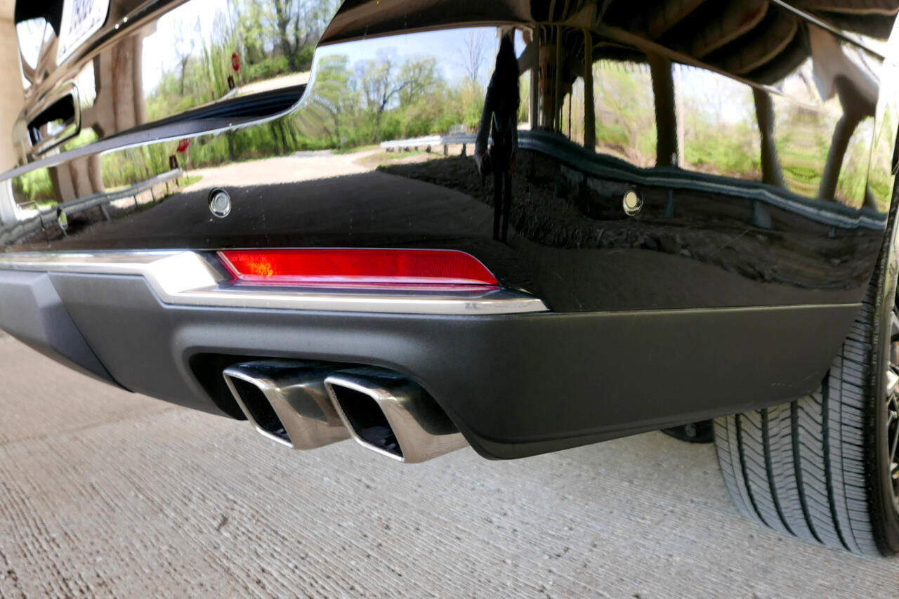 Used 2025 Chevrolet Suburban High Country image 57