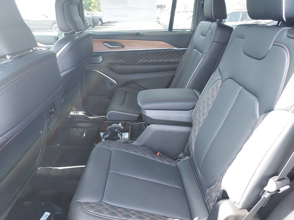 New 2026 Jeep Grand Cherokee L Summit w/ Obsidian Package AWD/4WD image 25