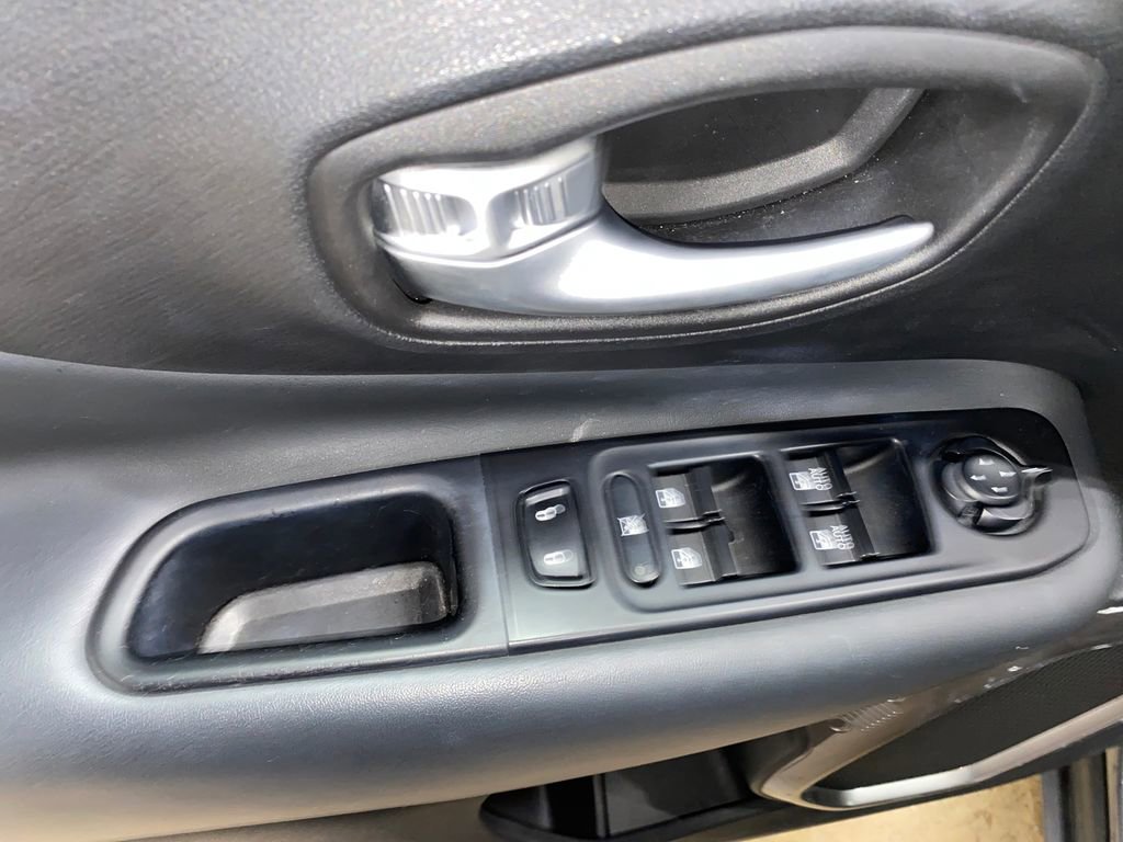 Used 2022 Jeep Renegade Limited AWD/4WD image 28