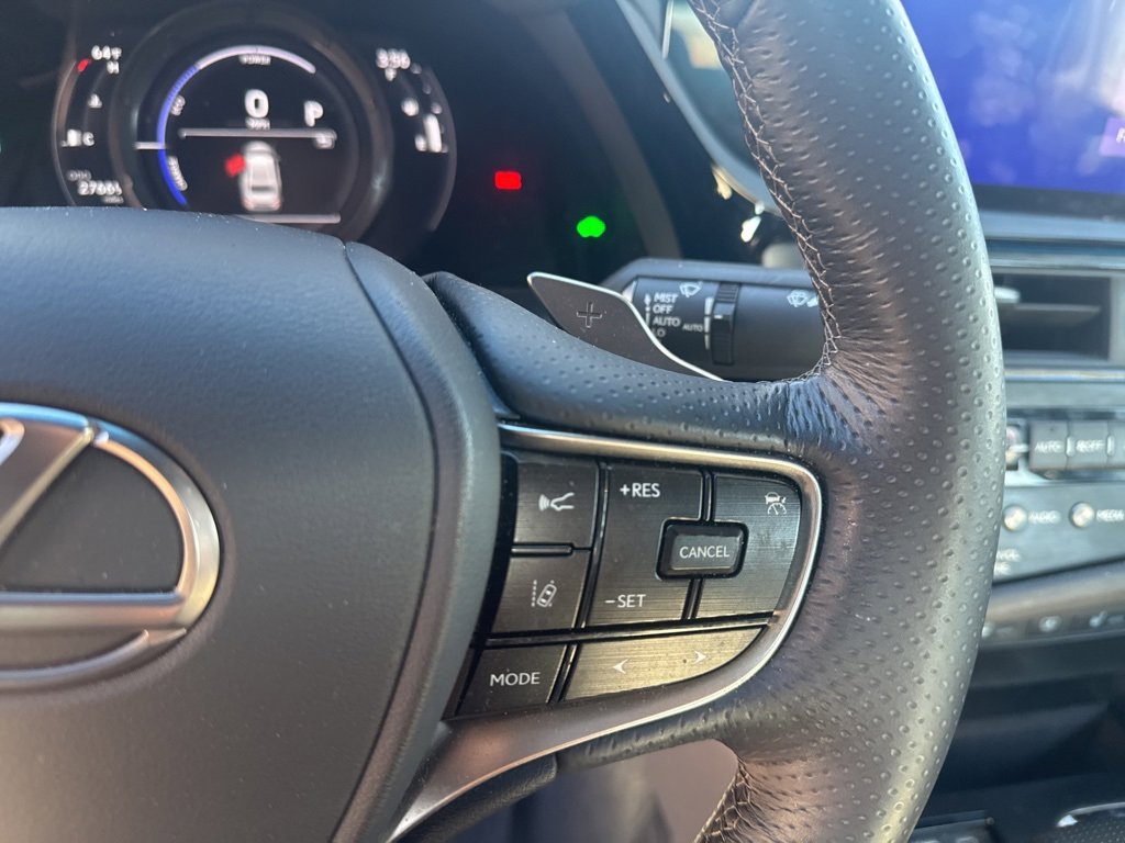 Used 2023 Lexus ES 300h F Sport image 17