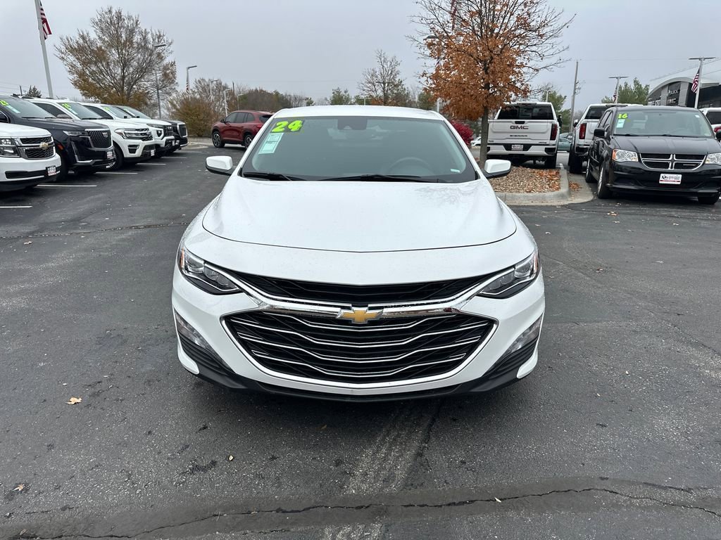 Used 2024 Chevrolet Malibu LT image 3