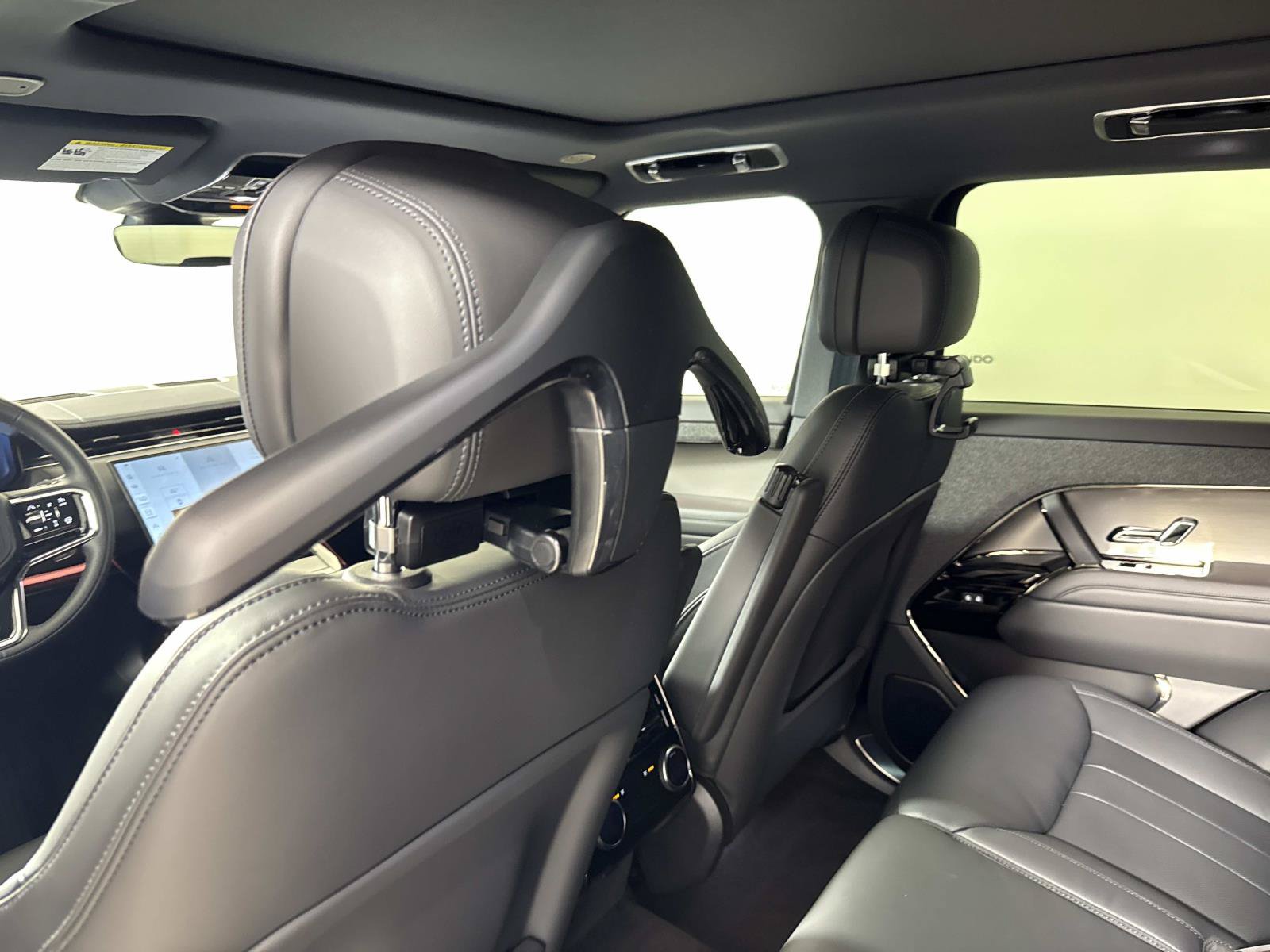 New 2026 Land Rover Range Rover Sport SE AWD/4WD image 17