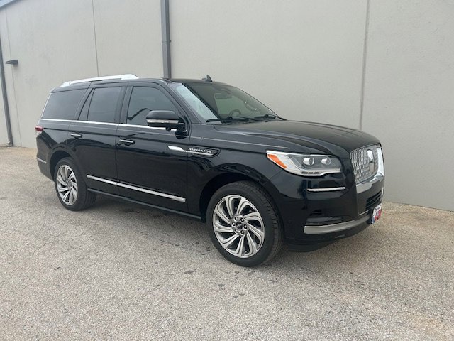 Used 2023 Lincoln Navigator Reserve RWD image 3