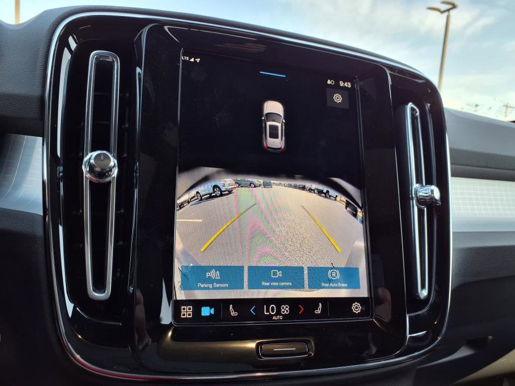 Used 2025 Volvo XC40 B5 Core image 7