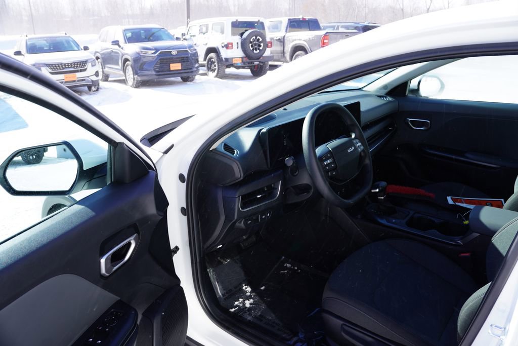 Used 2025 Kia K4 LXS image 14