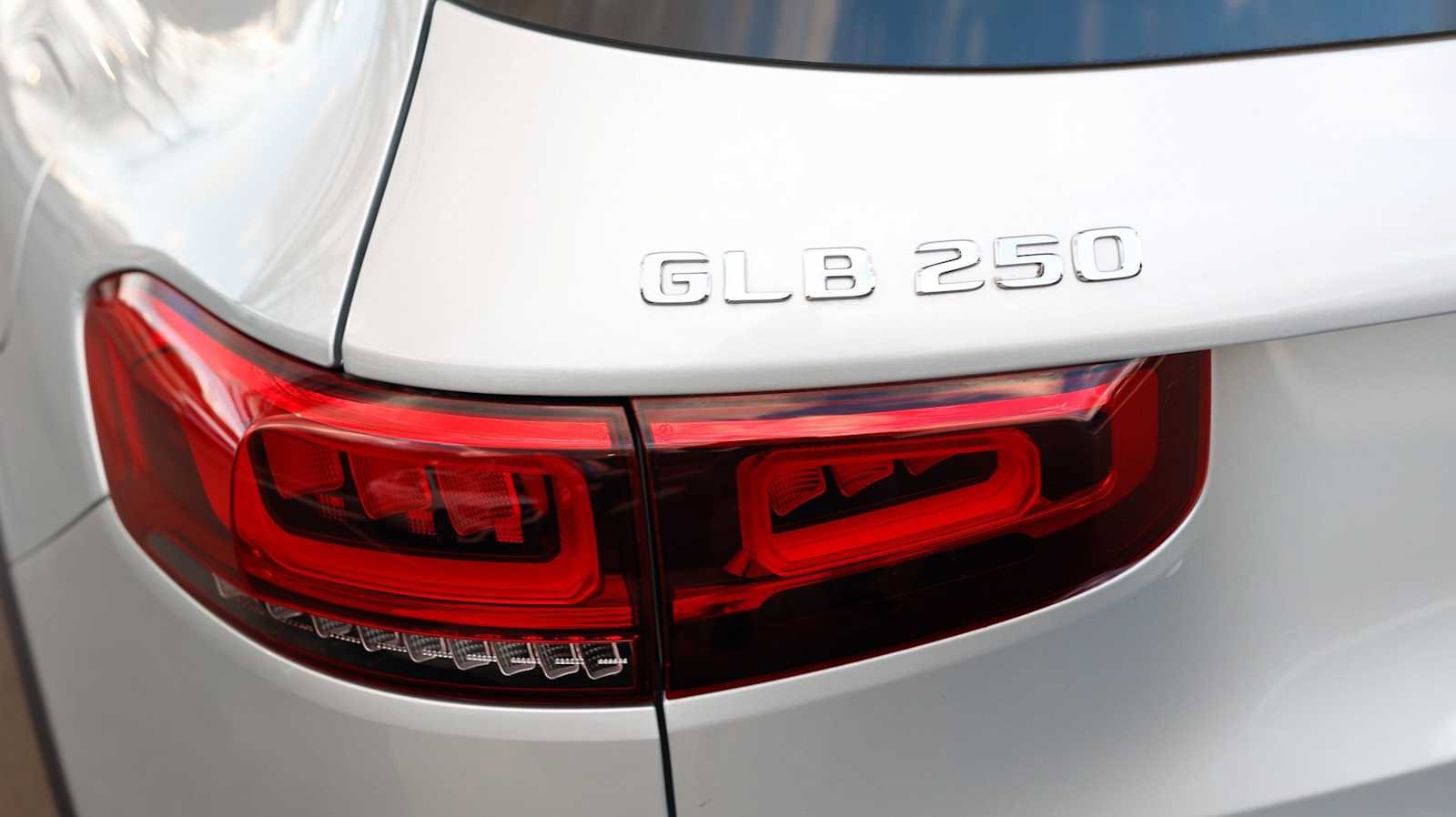 Certified 2023 Mercedes-Benz GLB 250 4MATIC image 11