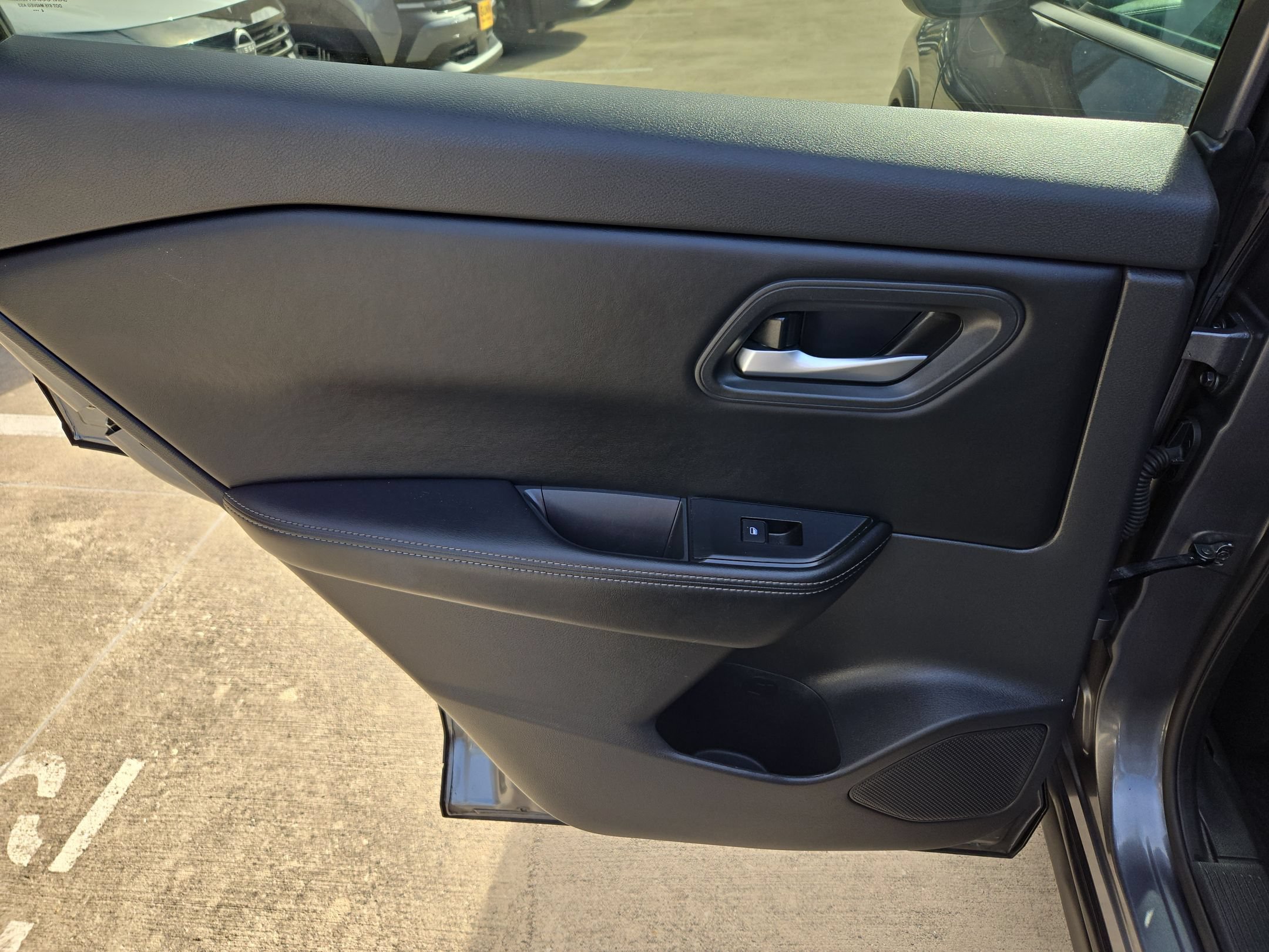 Certified 2025 Nissan Rogue SV FWD image 14