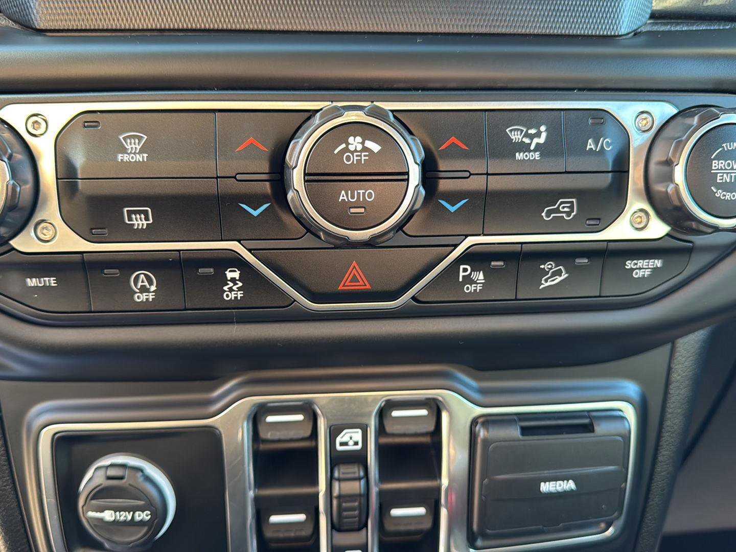 Used 2020 Jeep Wrangler Unlimited Sport image 17