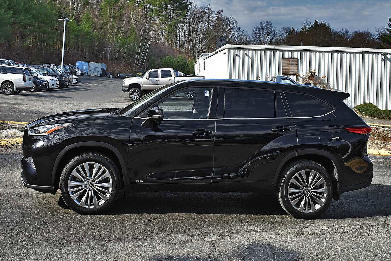 Used 2023 Toyota Highlander Platinum image 4