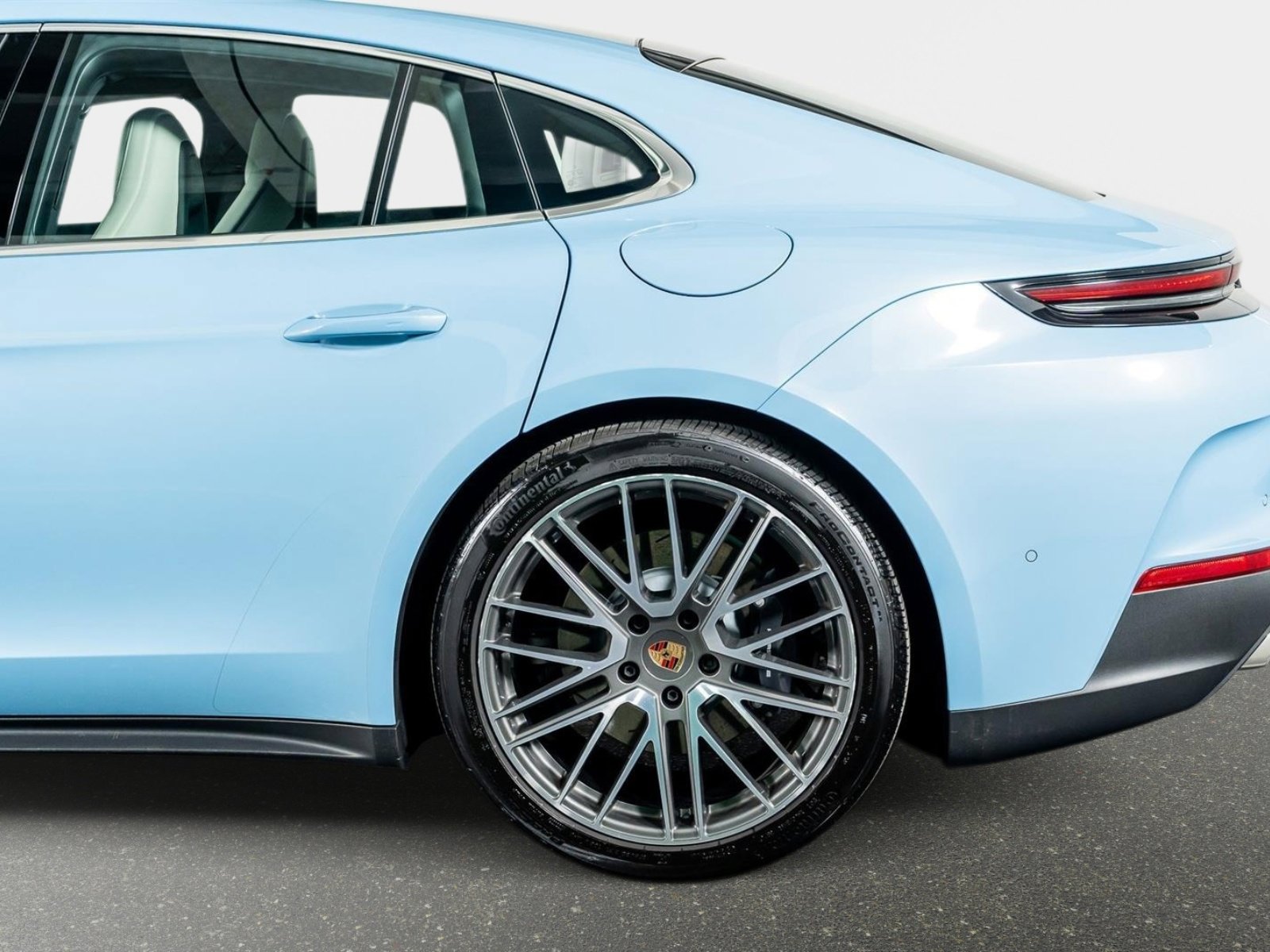 Used 2025 Porsche Panamera 4 w/ Premium Package image 16