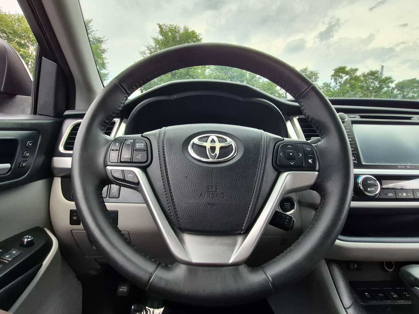Used 2015 Toyota Highlander Limited AWD/4WD image 23