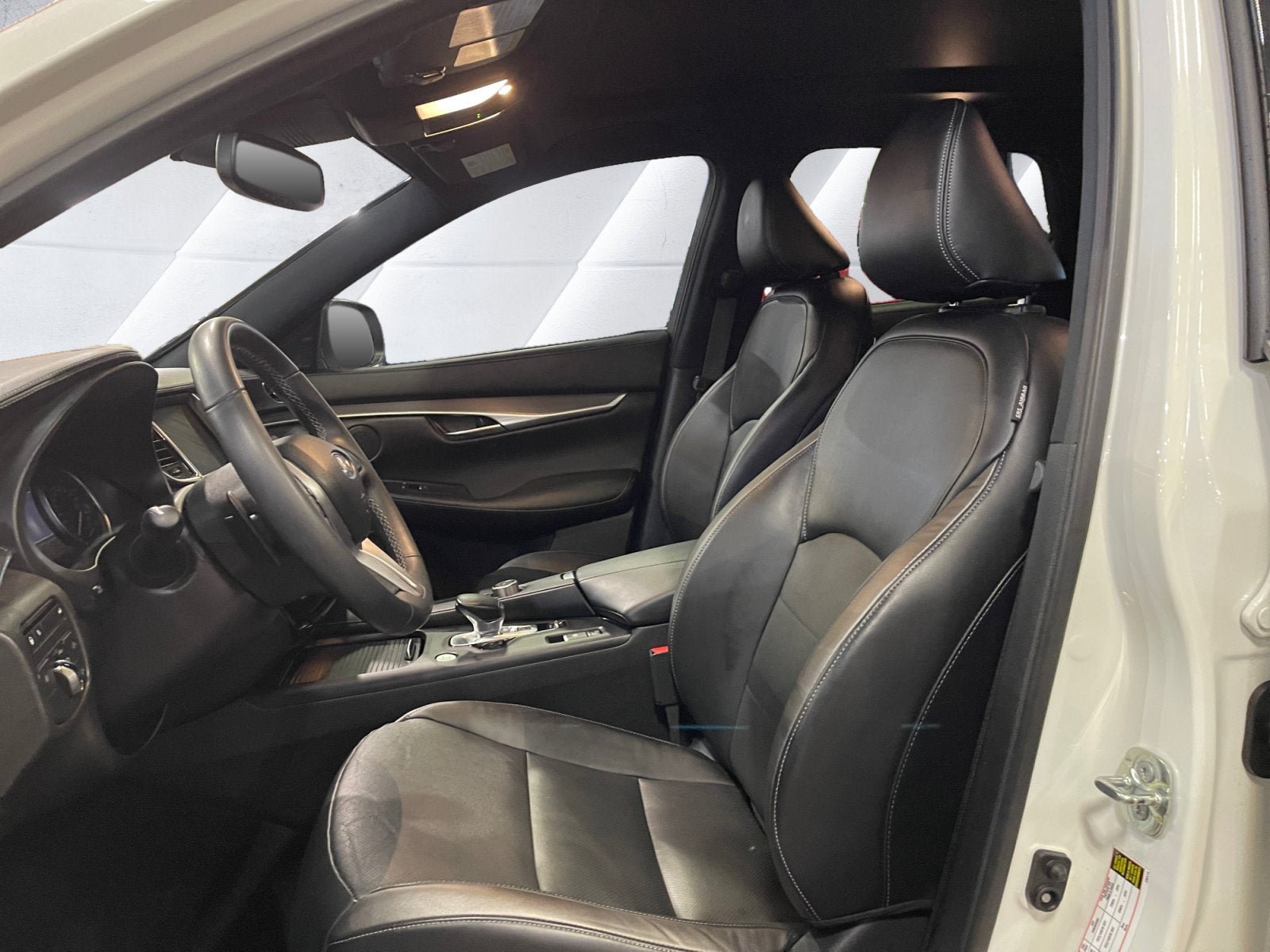 Used 2022 INFINITI QX50 Luxe w/ Appearance Package AWD/4WD image 10
