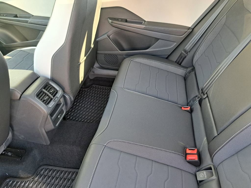 Used 2025 Volkswagen Taos SE image 19