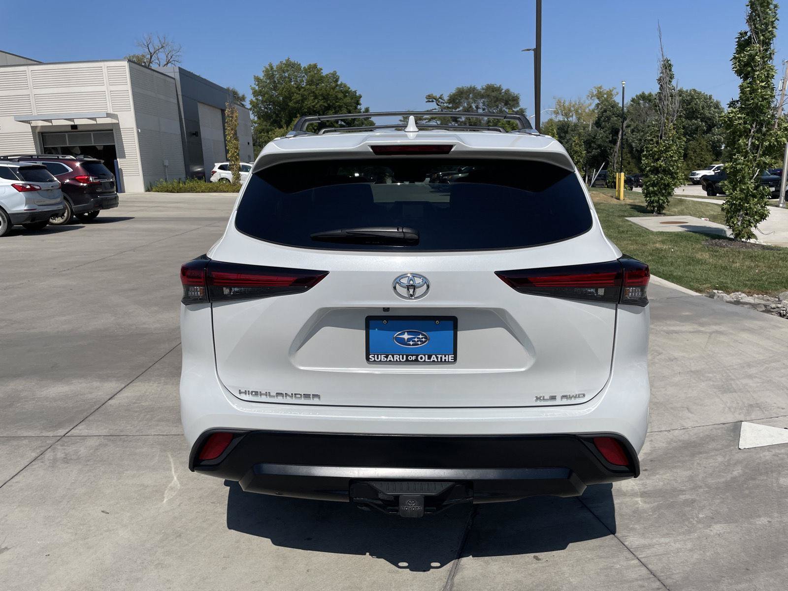 Used 2025 Toyota Highlander XLE AWD/4WD image 14