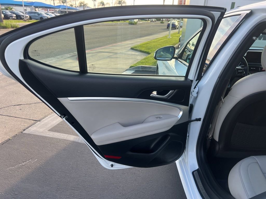 Used 2023 Genesis G70 2.0T RWD image 31
