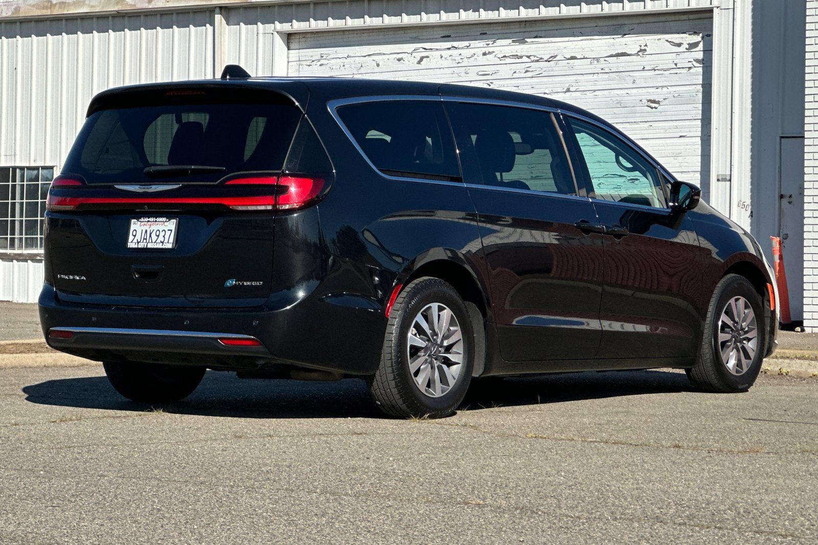 Used 2024 Chrysler Pacifica Limited FWD image 5
