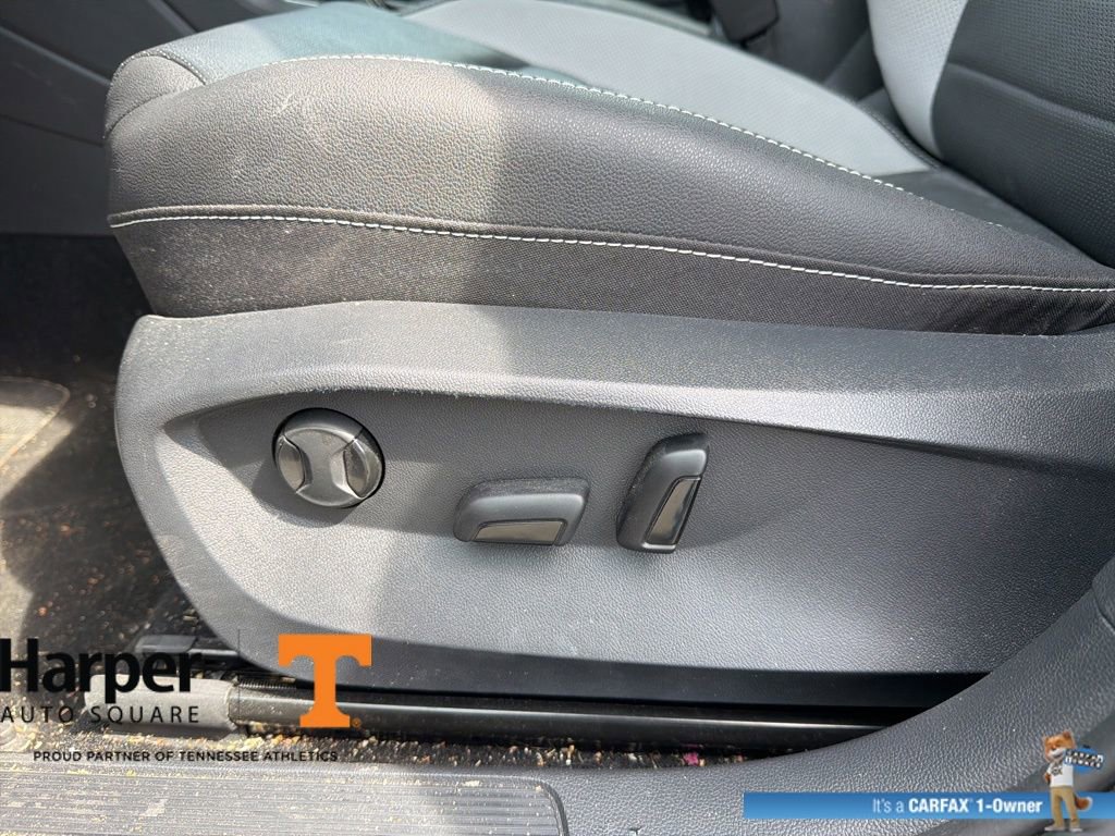 Used 2024 Volkswagen Taos SEL image 19