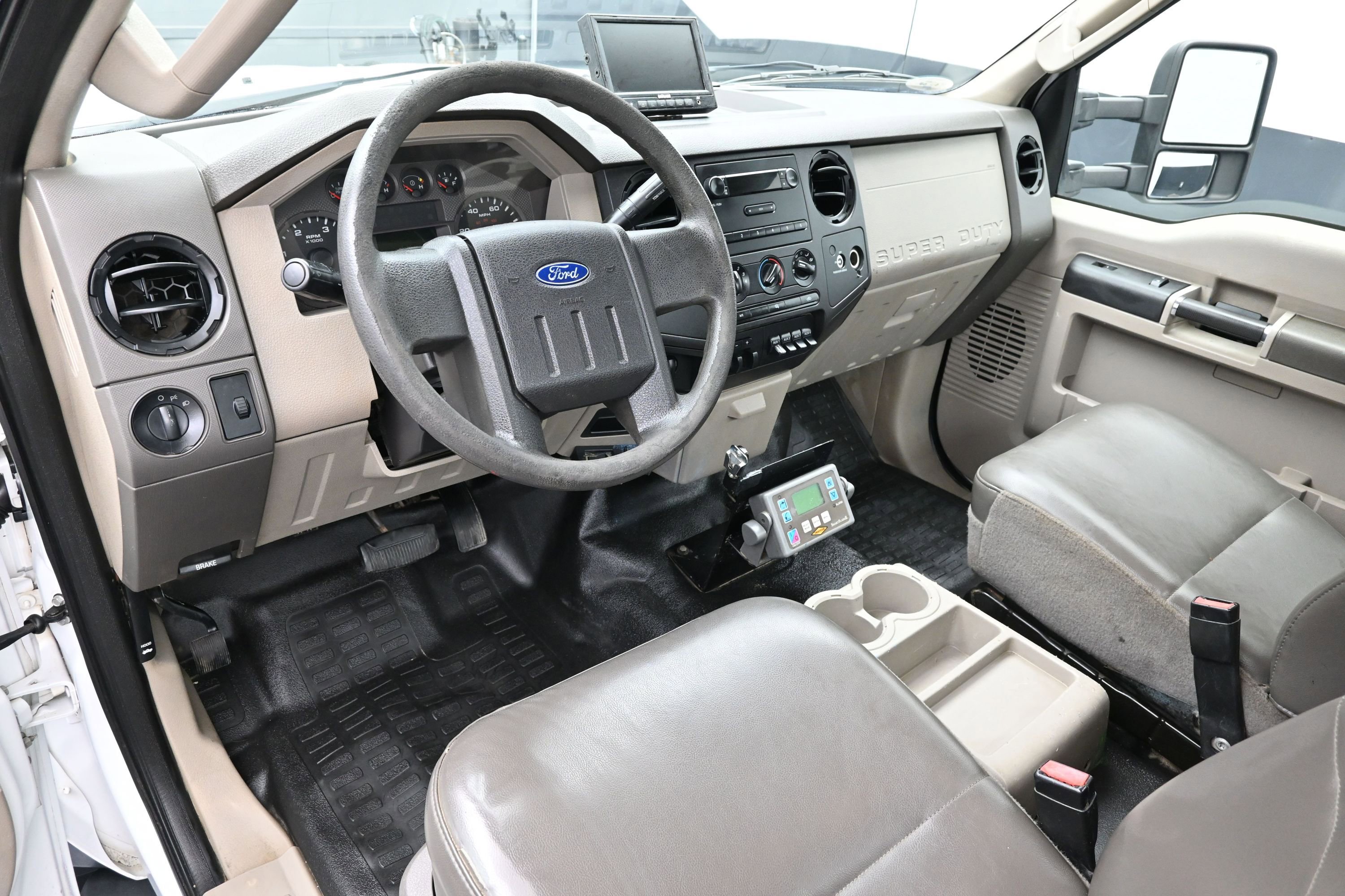 Used 2009 Ford F550 2WD Regular Cab Super Duty image 16