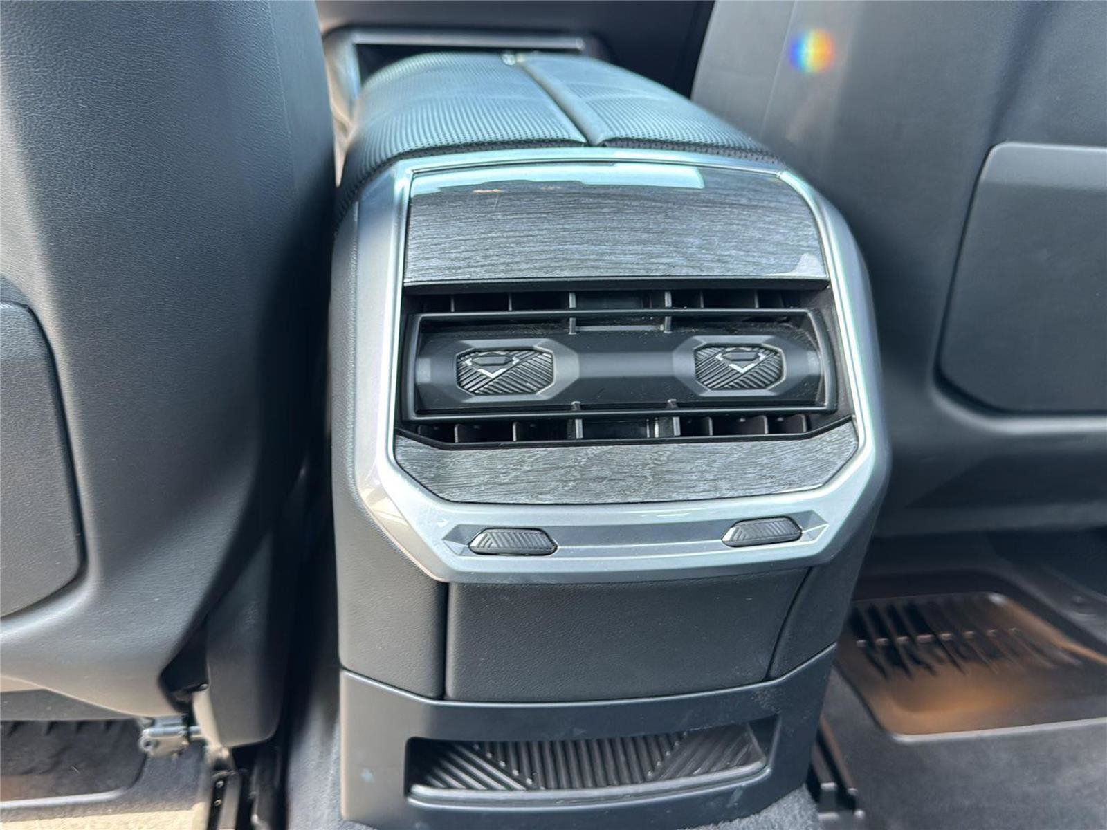 Used 2025 BMW 740i xDrive AWD/4WD image 29