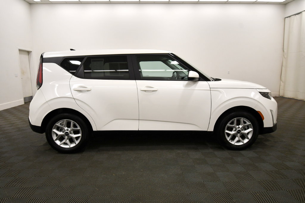 Certified 2025 Kia Soul LX FWD image 9