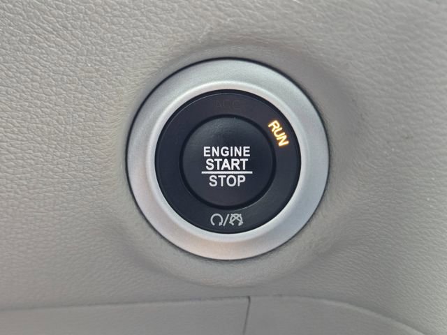 Used 2023 Chrysler Pacifica Touring-L FWD image 28