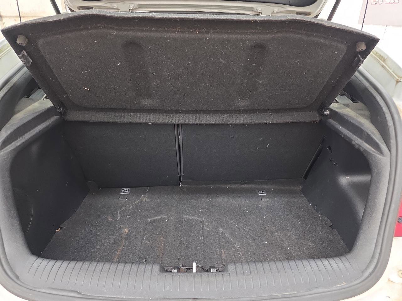 Used 2016 Hyundai Veloster Turbo FWD image 27