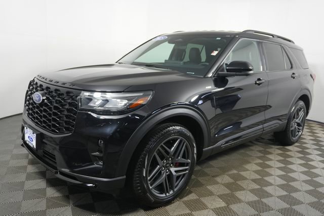 Certified 2025 Ford Explorer ST-Line w/ ST-Line Street Pack image 7