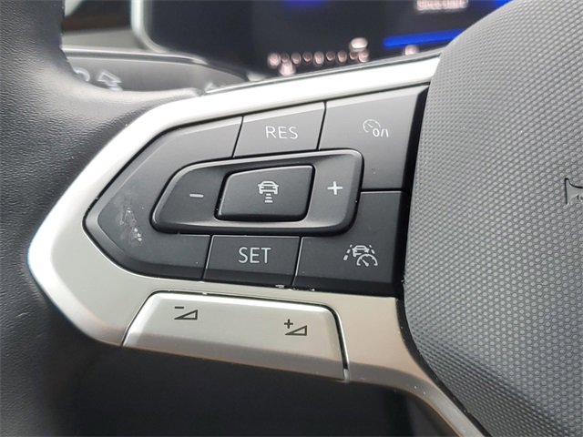 Certified 2025 Volkswagen Taos SE image 28