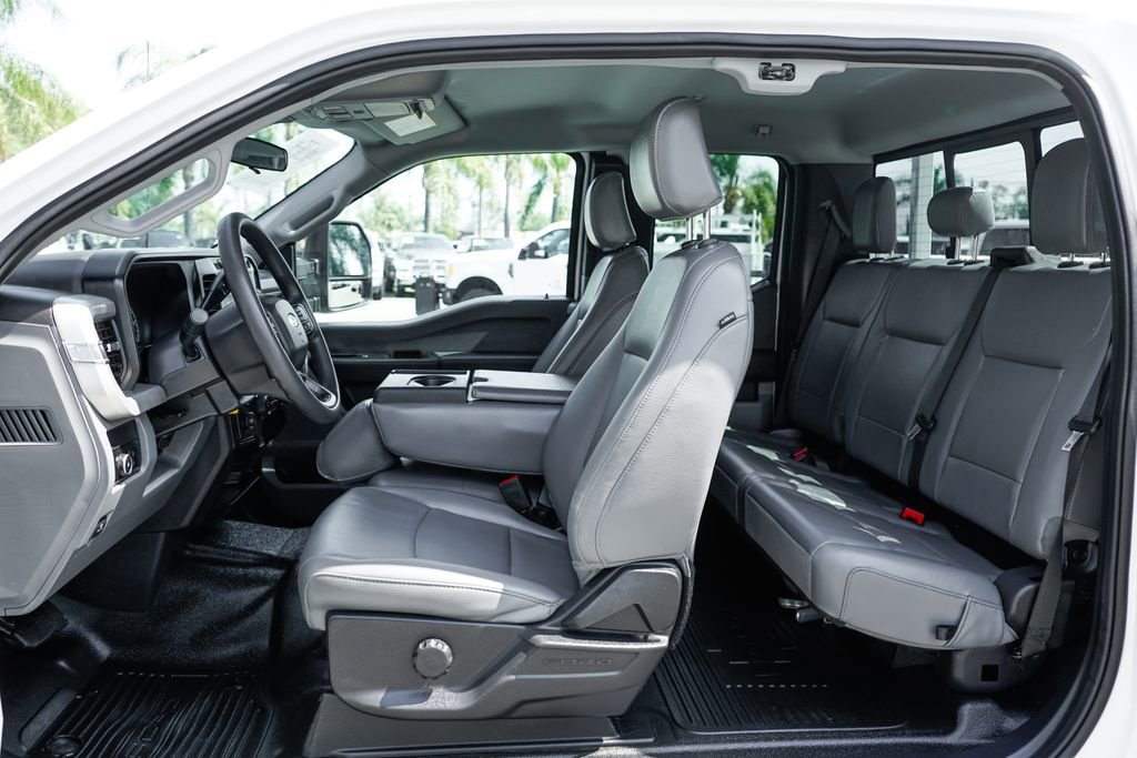 Used 2024 Ford F250 XL w/ XL Chrome Package image 18