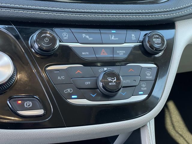 Used 2023 Chrysler Pacifica Limited image 15