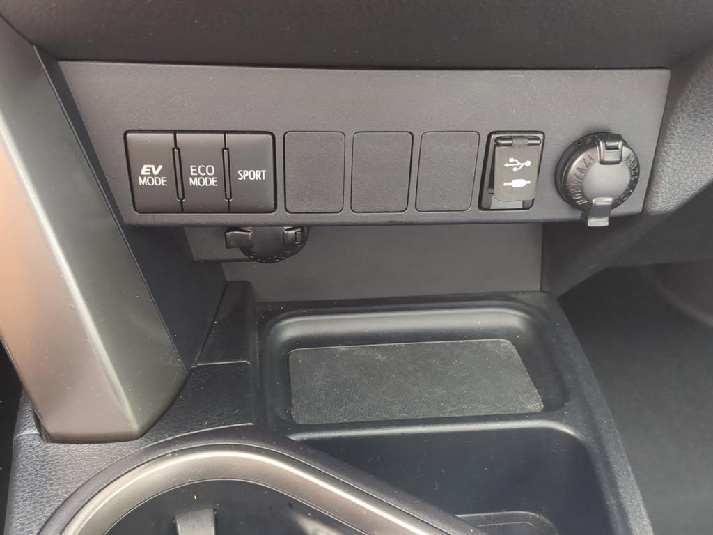 Used 2018 Toyota RAV4 XLE image 23