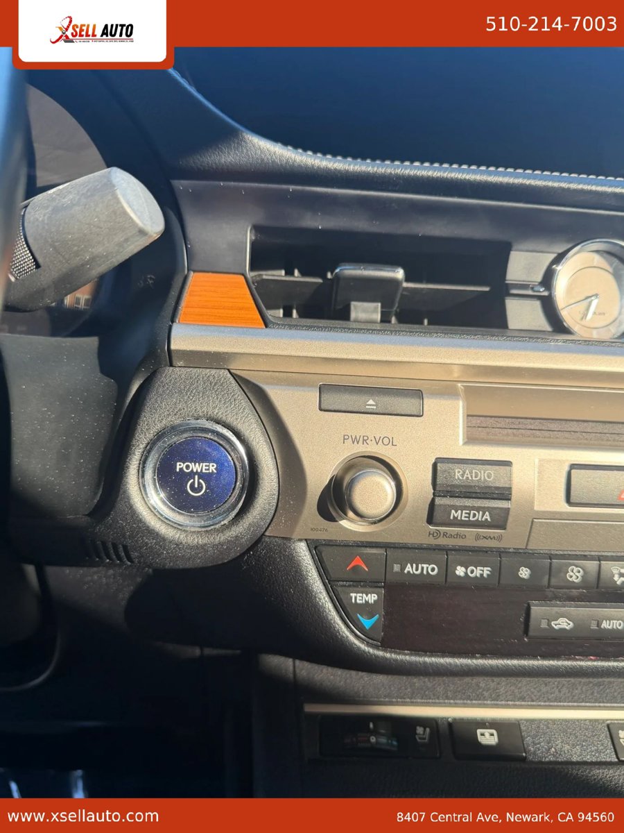 Used 2015 Lexus ES 300h w/ Navigation System Package FWD image 14