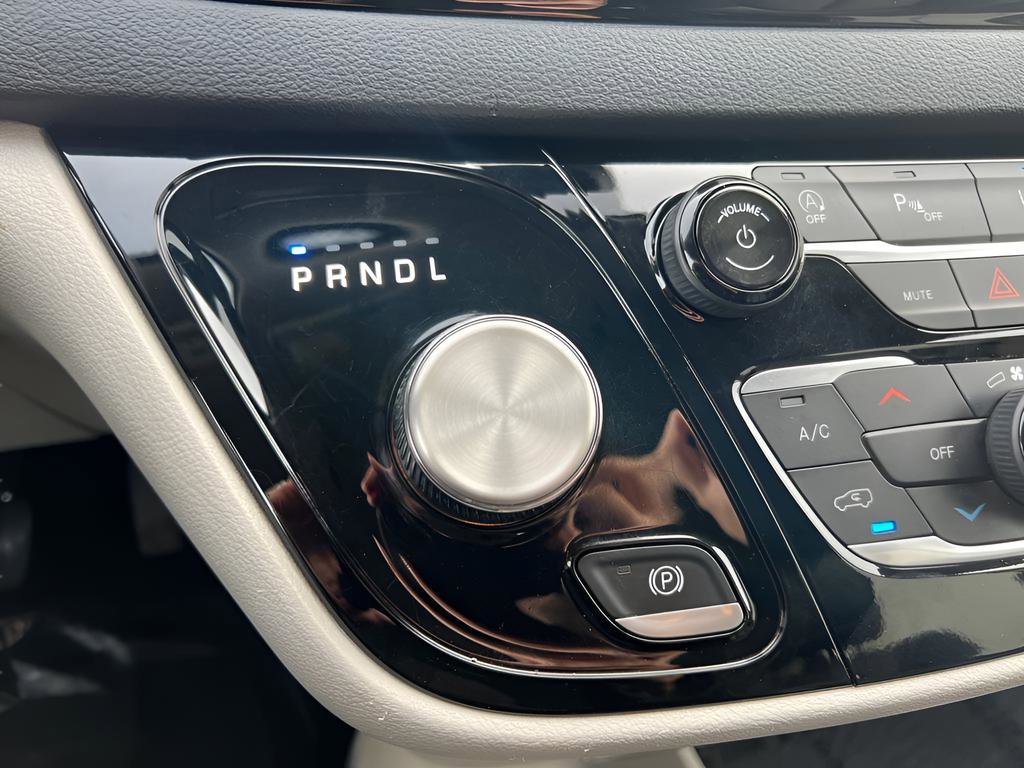 Used 2023 Chrysler Pacifica Touring-L image 20