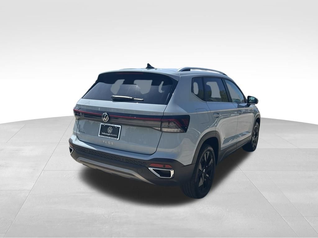 Certified 2025 Volkswagen Taos SE w/ Panoramic Sunroof Package FWD image 4