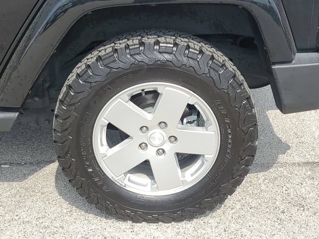 Used 2011 Jeep Wrangler Unlimited Sahara w/ Dual Top Group AWD/4WD image 7