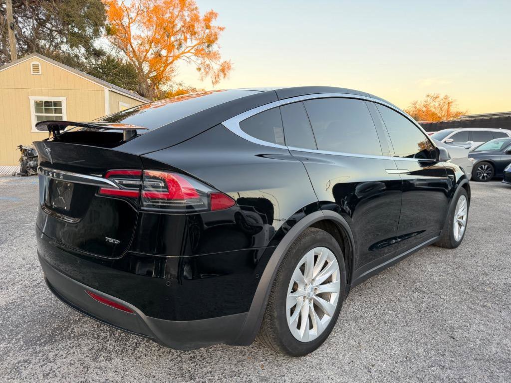 Used 2018 Tesla Model X 75D image 5