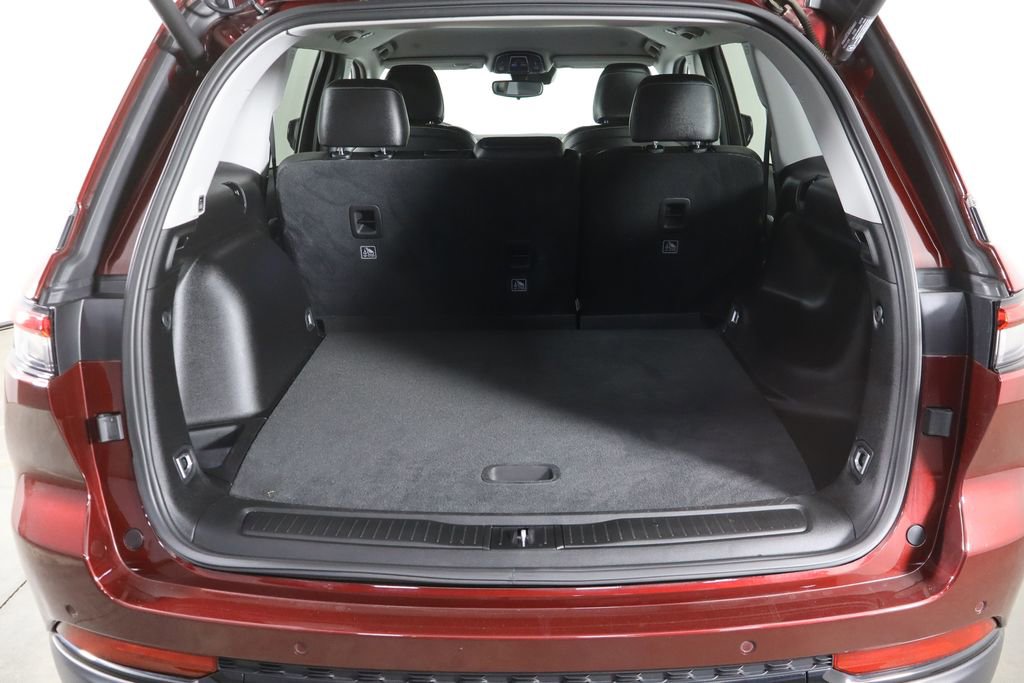 Used 2023 Jeep Grand Cherokee Limited w/ Black Appearance Package image 18