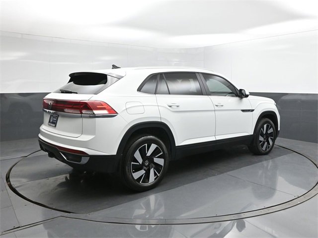 Certified 2024 Volkswagen Atlas Cross Sport SE image 11